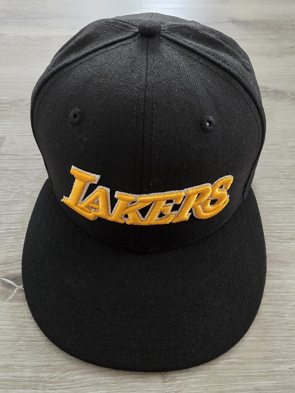 New Era Los Angeles Lakers Script Fitted Hat Size 7 1/2 Black 75 Year Side Patch